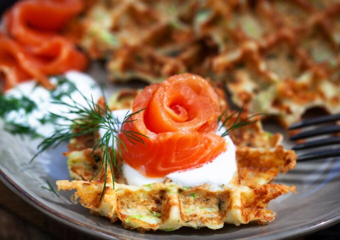 délice de gaufres à la courgette accompagné de saumon fumé